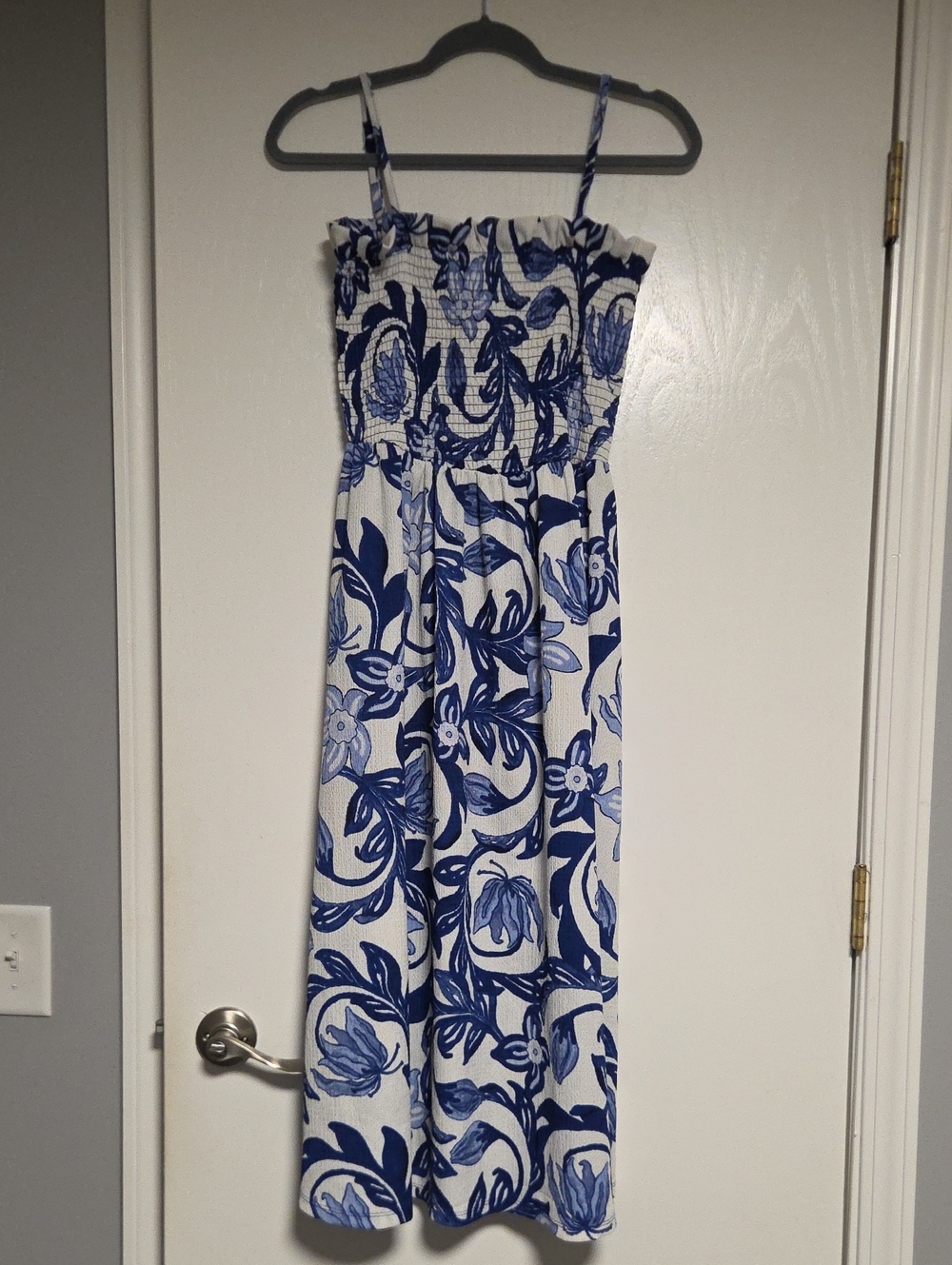 Smocked White Navy Floral Strap Sundress Size L